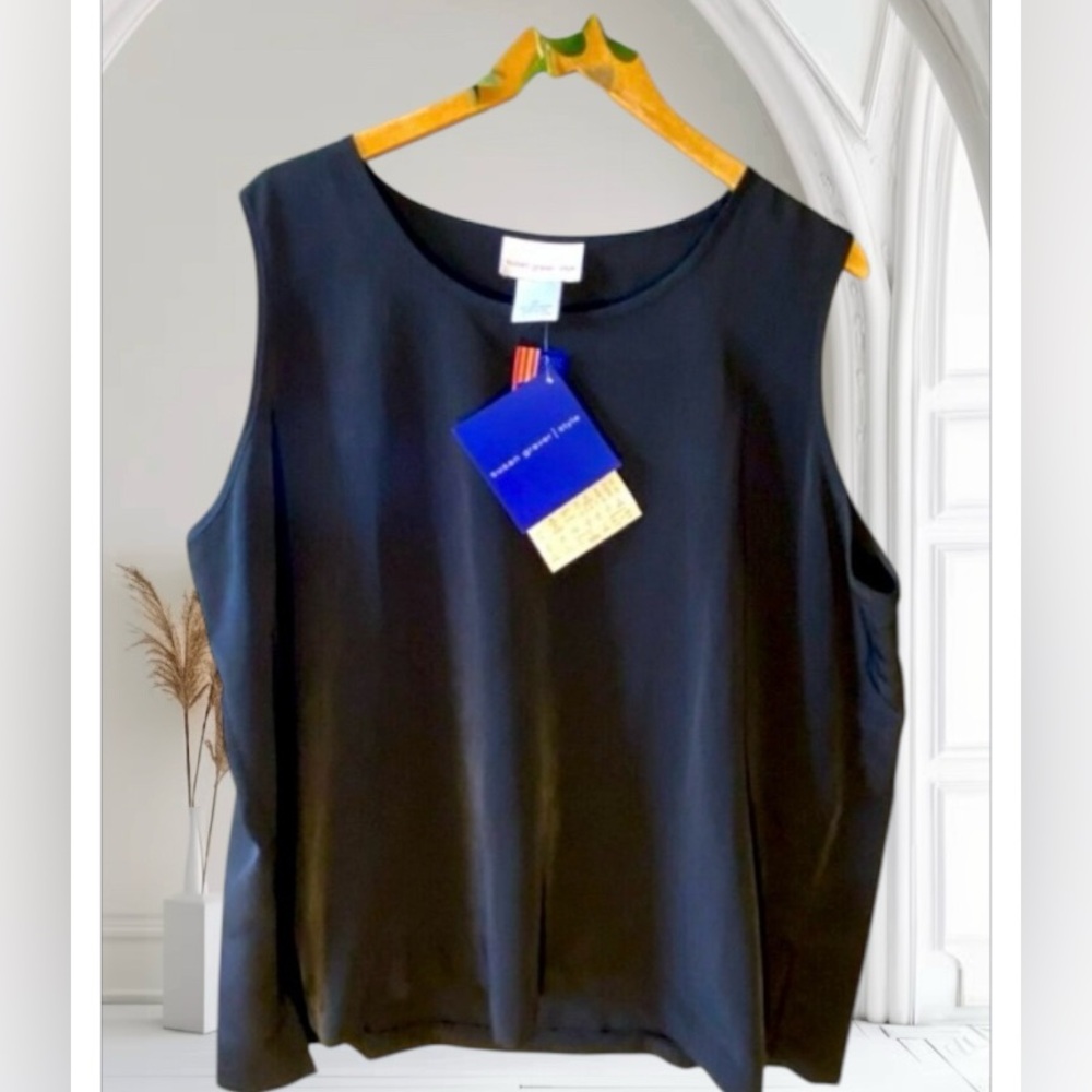Susan Graver Essentials
Peachskin Scoop Neck
Tank Top
Black Size 3X A61460